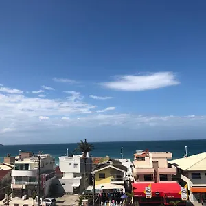 Vista O Mar Demlubrante Na Localização Bombinhas