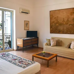 appartamento-nel-centro-storico-di-palermo-via-melis-house.sicilyhotelsitaly.net/